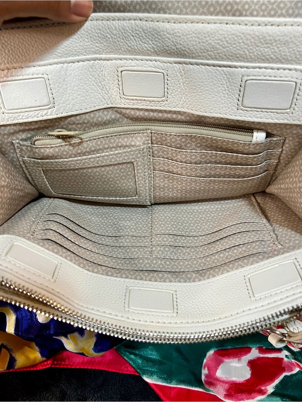 Brighton Barbados White Leather Muti City Organizer Tassel Magnetic Crossbody - Picture 8 of 17